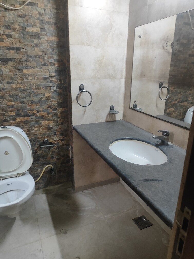 Bathroom, sector 23 1 RK 380 Sq.Ft. Villa In Sector 23 Noida 9461008