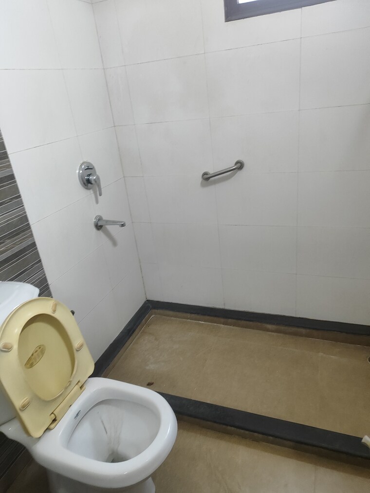 Bathroom, rwa-apartments-sector-19 2.5 Bedroom 1650 Sq.Ft. Villa In Sector 19 Noida 9461012