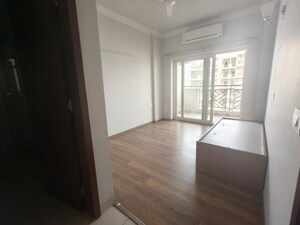 Room in 3.5 BHK Builder Floor at Central Park Flower Valley Aqua Front Towers, Sohna Sector 33 – for Rent