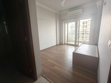 Room in 3.5 BHK Builder Floor at Central Park Flower Valley Aqua Front Towers, Sohna Sector 33 – for Rent