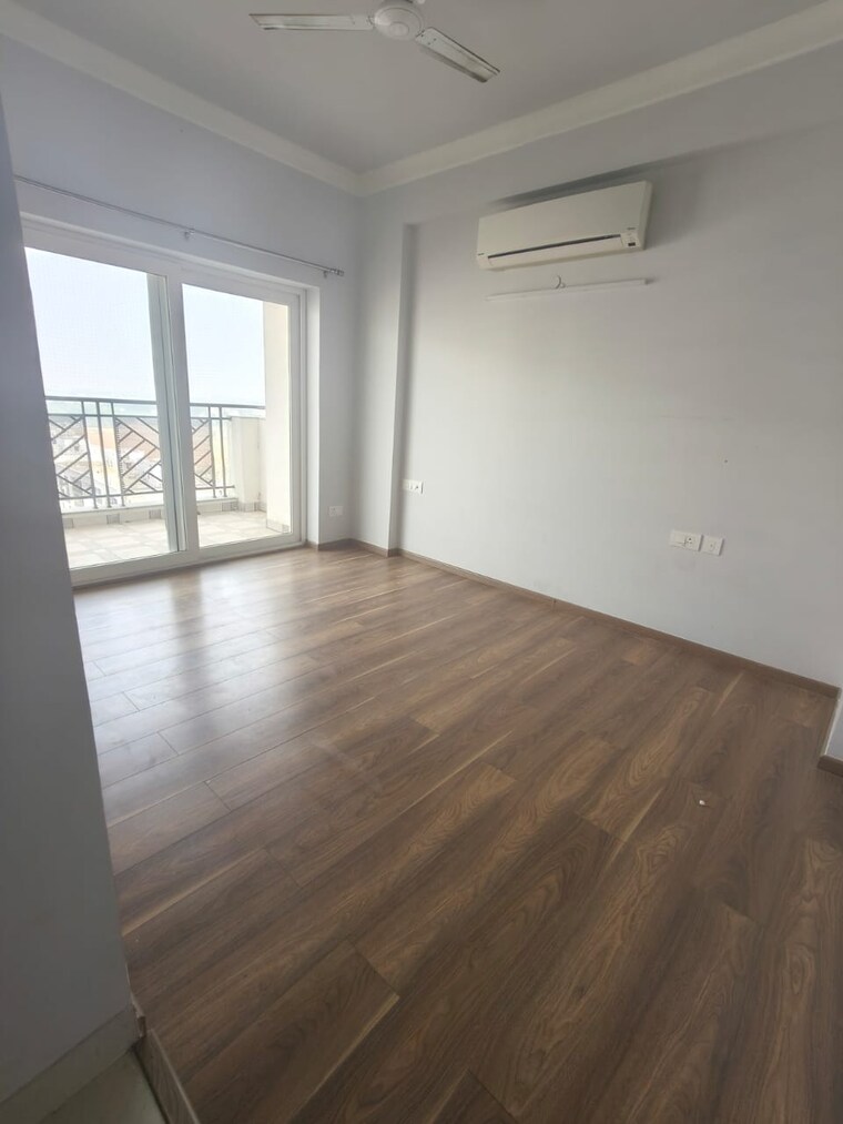 Room, central-park-flower-valley-aqua-front-towers 3.5 Bedroom 2189 Sq.Ft. Builder Floor In Sohna Sector 33 Gurgaon 9461011