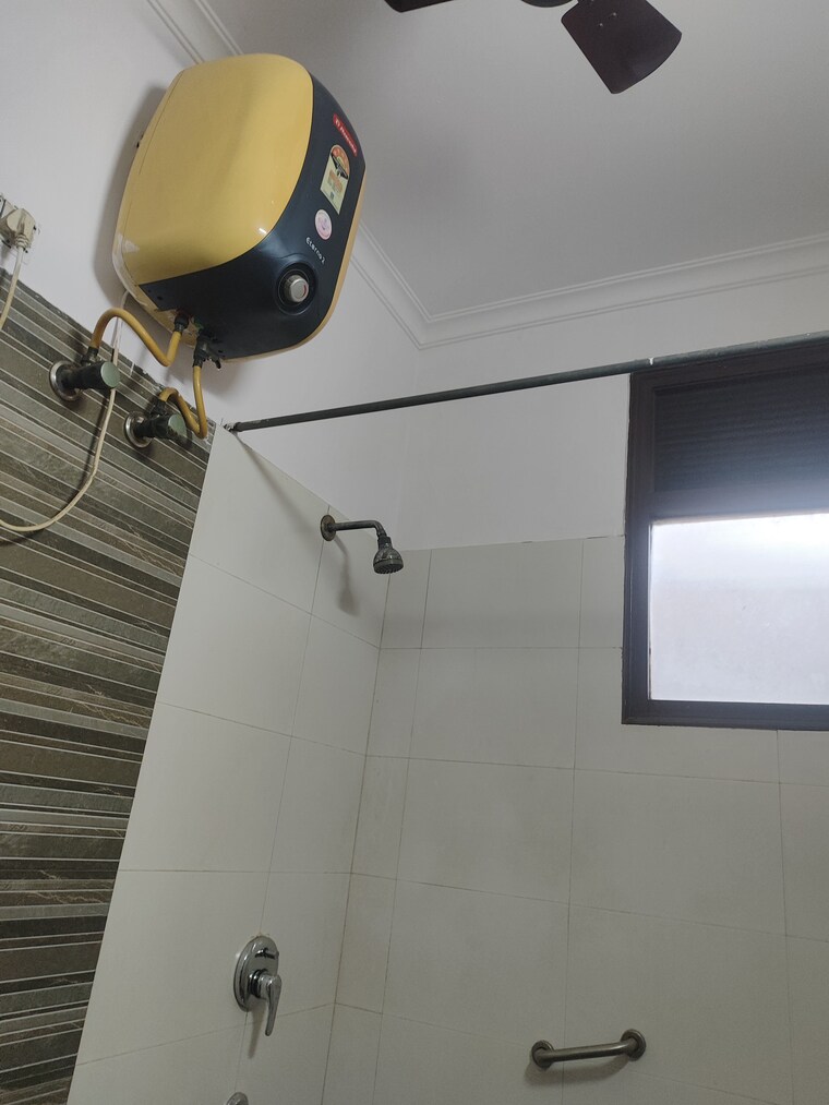 Bathroom, rwa-apartments-sector-19 2.5 Bedroom 1650 Sq.Ft. Villa In Sector 19 Noida 9461012