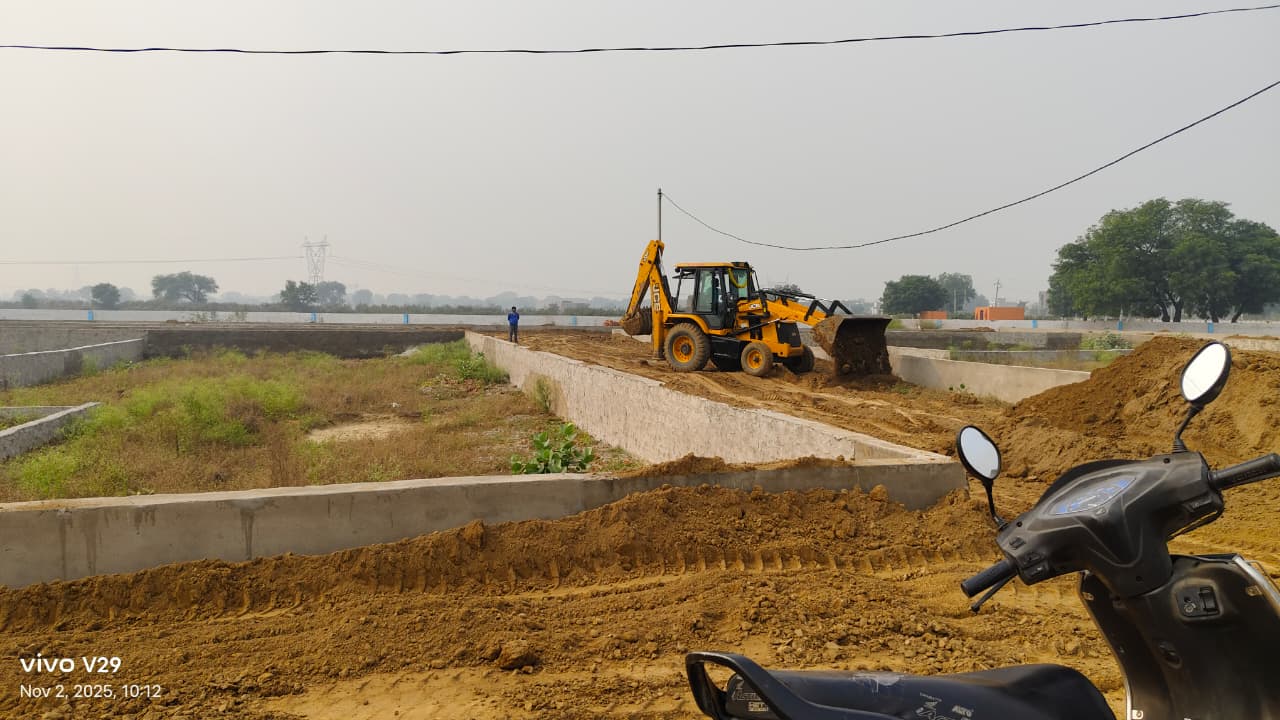 Plot For Sale in Takshshila Colony 