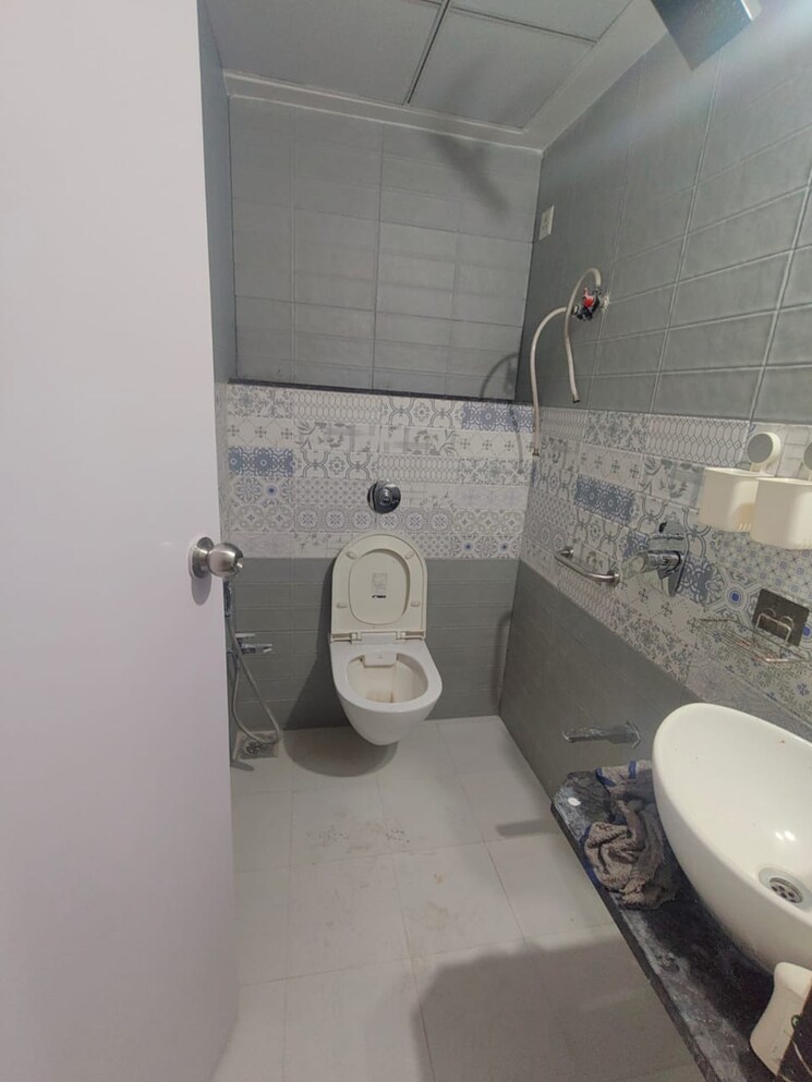 Bathroom, thaltej shilaj road 4 Bedroom 2700 Sq.Ft. Apartment In Thaltej Shilaj Road Ahmedabad 9461057