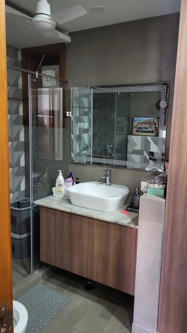 Bathroom, greater kailash i 3 Bedroom 2300 Sq.Ft. Builder Floor In Greater Kailash I Delhi 9461070