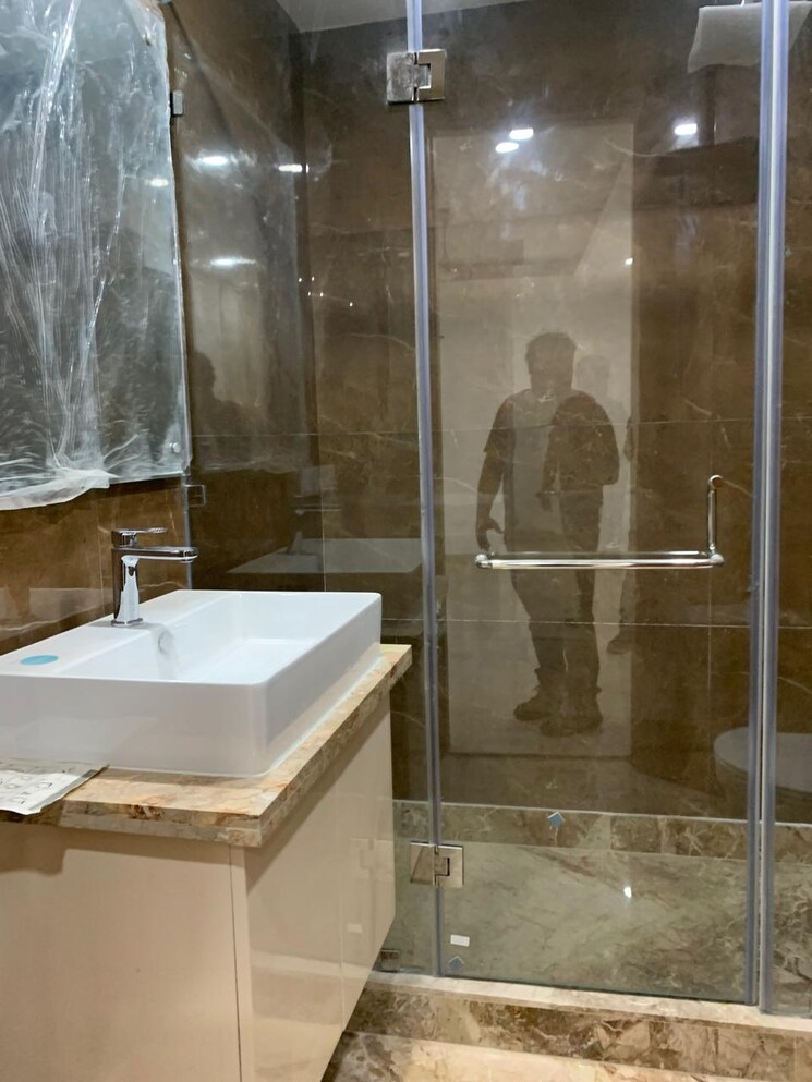 Bathroom, greater kailash i 4 Bedroom 2300 Sq.Ft. Builder Floor In Greater Kailash I Delhi 9461084