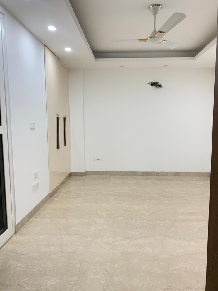 Room, greater kailash i 4 Bedroom 2300 Sq.Ft. Builder Floor In Greater Kailash I Delhi 9461084