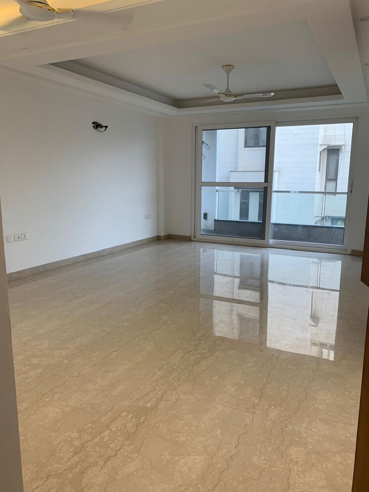 Room, greater kailash i 4 Bedroom 2300 Sq.Ft. Builder Floor In Greater Kailash I Delhi 9461084
