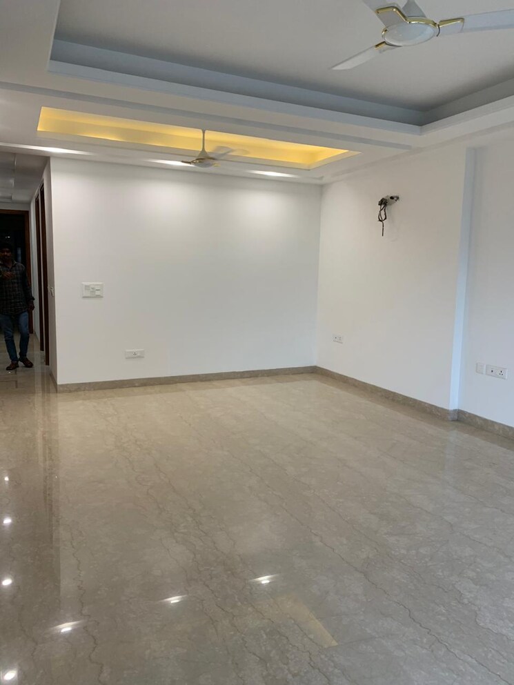 Room, greater kailash i 4 Bedroom 2300 Sq.Ft. Builder Floor In Greater Kailash I Delhi 9461084