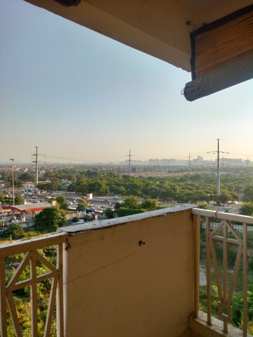 Swimming Pool in 3 BHK Villa at Amrapali Dream Valley, Tech Zone 4 Greater Noida – for Rent