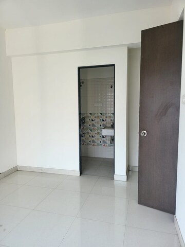 Room in 2 BHK Apartment at Runwal Estate, Dhokali – for Rent