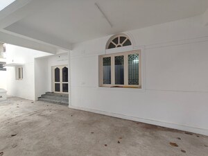 Room in 3 BHK Independent House at Nungambakkam – for Rent