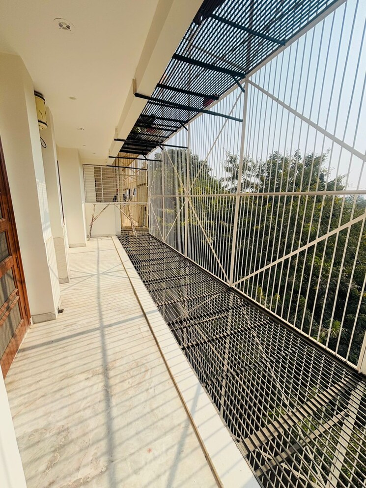 Balcony, sector 31 3 Bedroom 2090 Sq.Ft. Builder Floor In Sector 31 Gurgaon 9461144