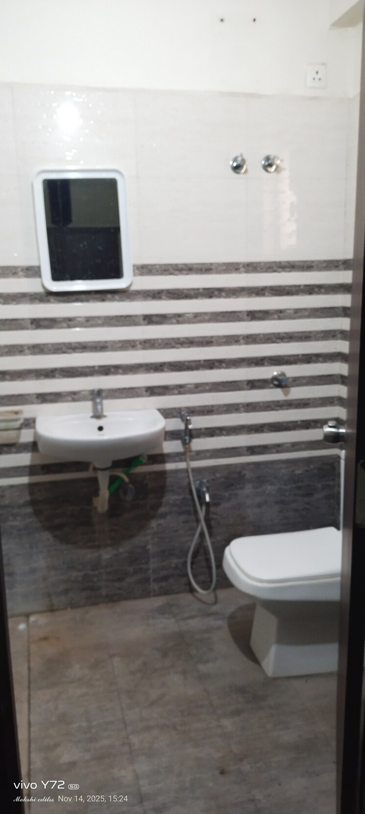 Bathroom, pavani-laxmi-nivas 3 Bedroom 2050 Sq.Ft. Apartment In Madhapur Hyderabad 9461150