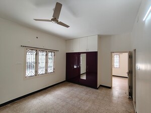 Room in 3 BHK Independent House at Nungambakkam – for Rent
