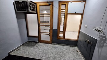 Room in 3 BHK Builder Floor at Sector 31 – for Rent