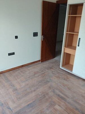 Room in 3 BHK Builder Floor at Sector 47 – for Rent