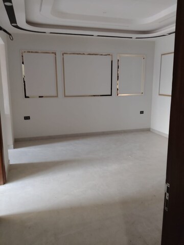 Room in 3 BHK Builder Floor at Sector 47 – for Rent