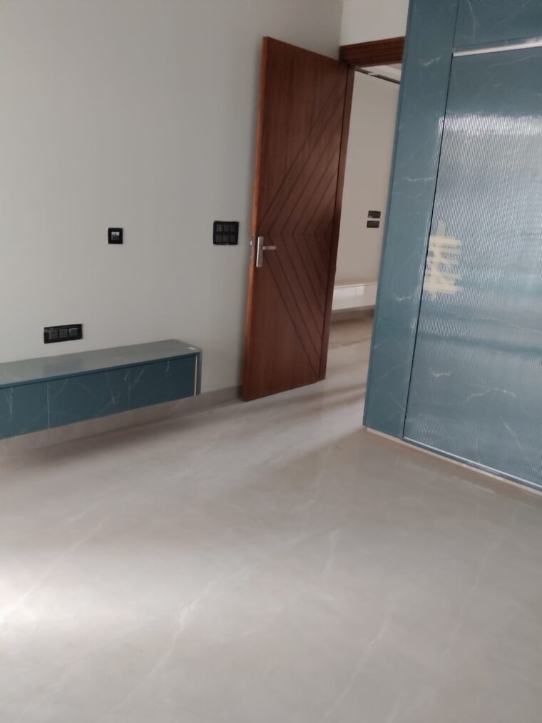 Room, sector 47 3 Bedroom 2223 Sq.Ft. Builder Floor In Sector 47 Gurgaon 9461168