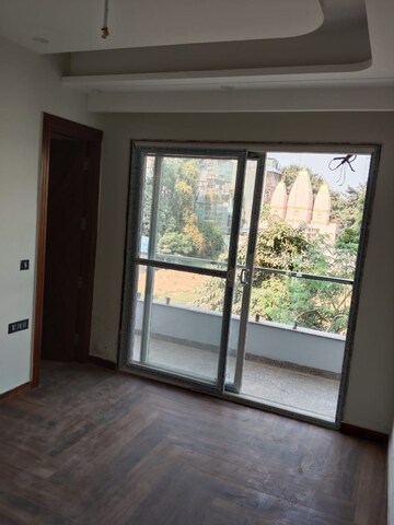 Room in 3 BHK Builder Floor at Sector 47 – for Rent