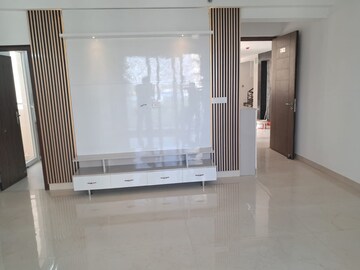 Room in 3 BHK Apartment at Hero Homes Gurgaon, Sector 104 – for Rent