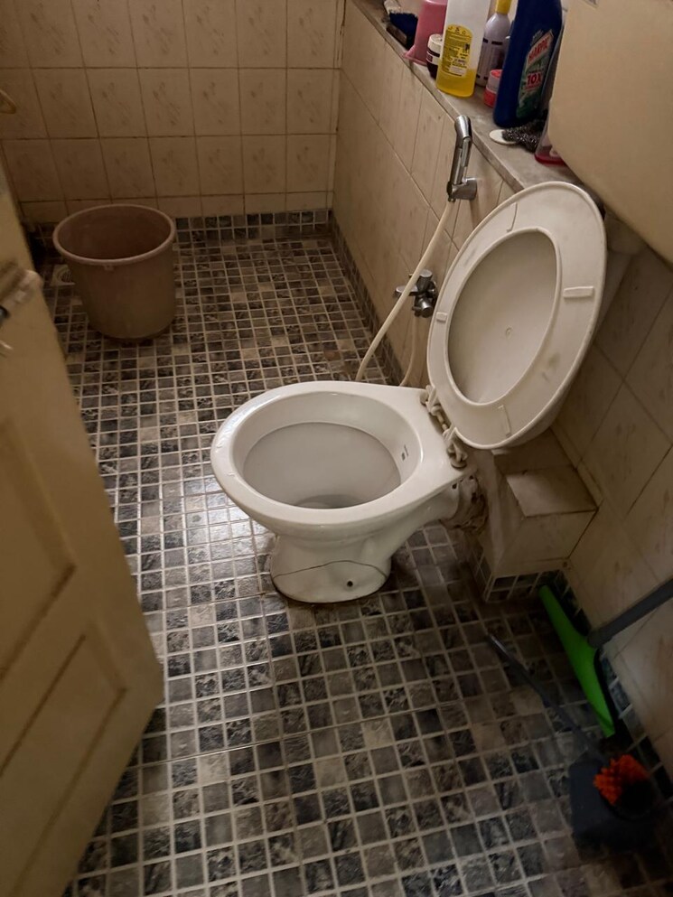 Bathroom, matunga west 2 Bedroom 800 Sq.Ft. Apartment In Matunga West Mumbai 9461207