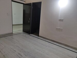 Room in 3 BHK Builder Floor at Sector 40 – for Rent