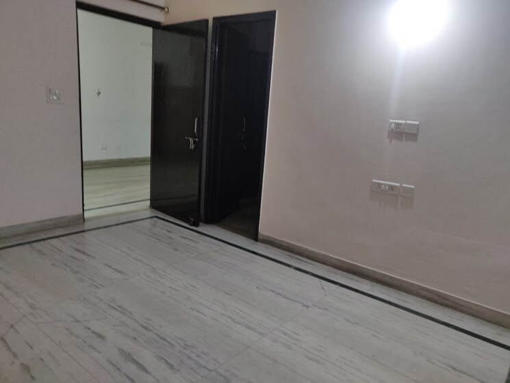Room, sector 40 3 Bedroom 1499 Sq.Ft. Builder Floor In Sector 40 Gurgaon 9461208