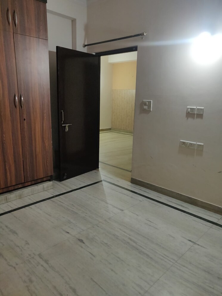 Room, sector 40 3 Bedroom 1499 Sq.Ft. Builder Floor In Sector 40 Gurgaon 9461208