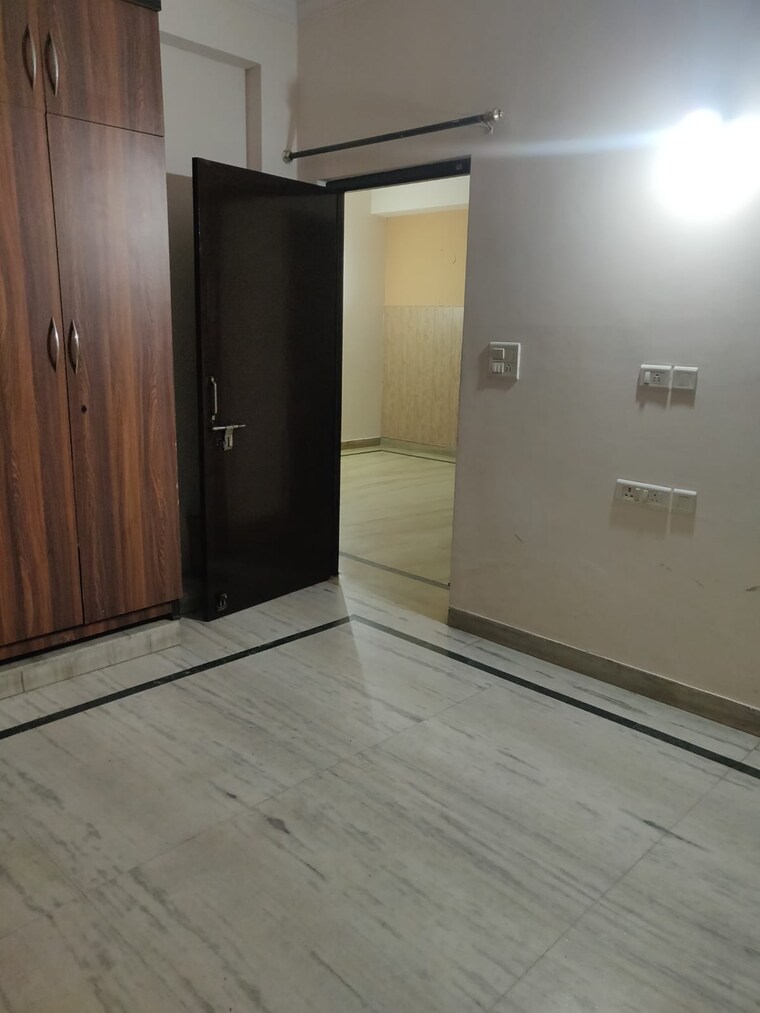 Room, sector 40 3 Bedroom 1499 Sq.Ft. Builder Floor In Sector 40 Gurgaon 9461208