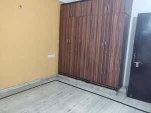 Room in 3 BHK Builder Floor at Sector 40 – for Rent