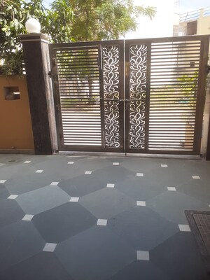 Kitchen in 3 BHK Builder Floor at Sector 40 – for Rent