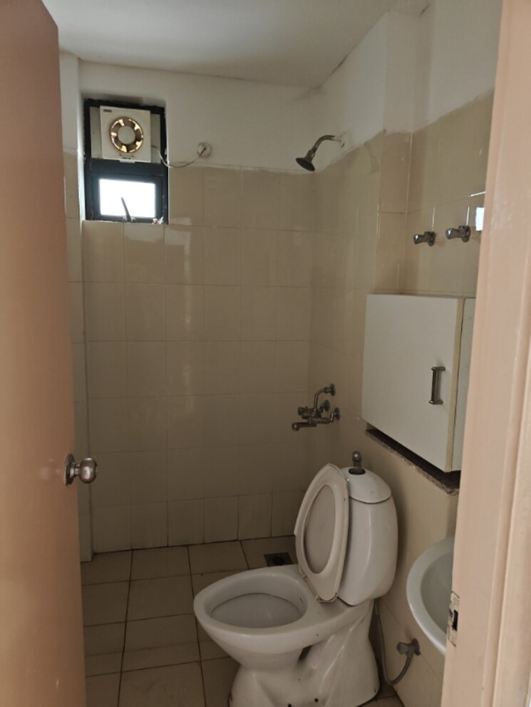 Bathroom, vatika-v-lante 2 Bedroom 1100 Sq.Ft. Apartment In Sector 83 Gurgaon 9461261