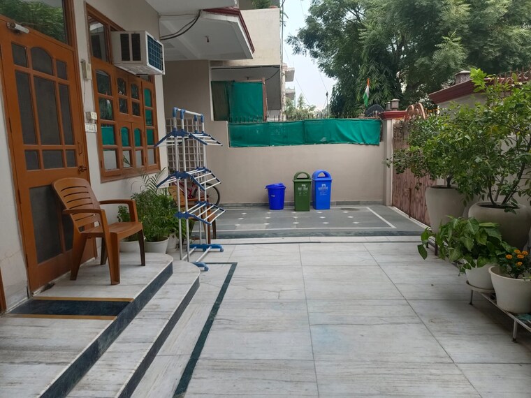 Balcony, sector 31 3 Bedroom 2249 Sq.Ft. Builder Floor In Sector 31 Gurgaon 9461253