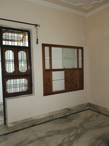 Room in 2 BHK Independent House at Gomti Nagar – for Rent