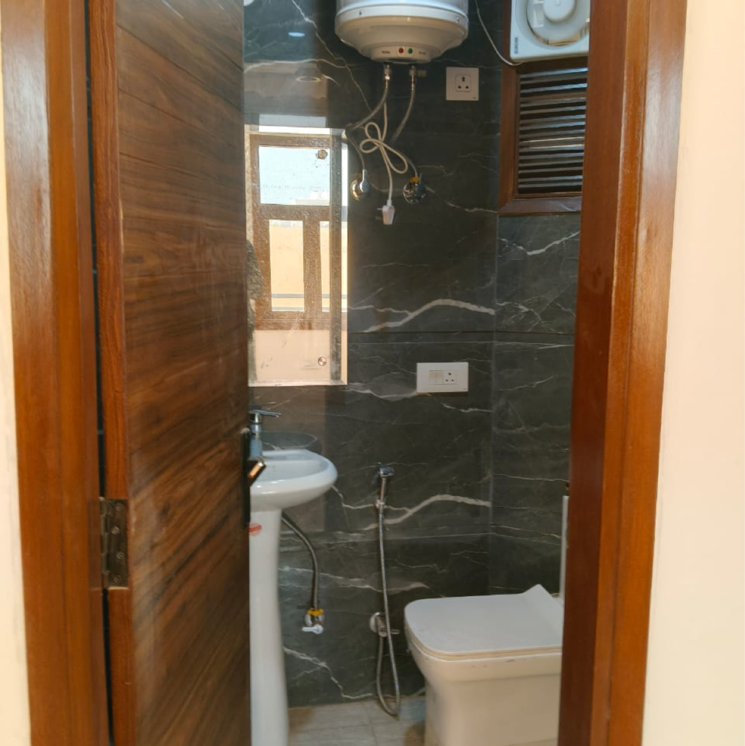 Bathroom, chattarpur 2 Bedroom 800 Sq.Ft. Builder Floor In Chattarpur Delhi 9461356