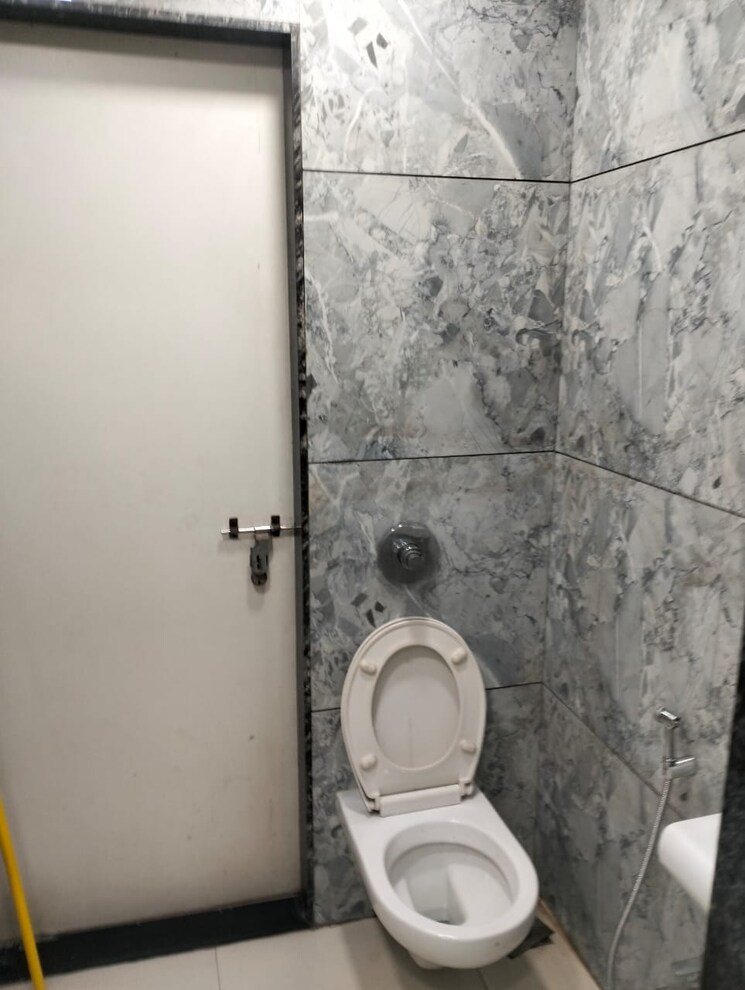 Bathroom, rupa-solitaire Commercial Office Space 2230 Sq.Ft. In Kopar Khairane Navi Mumbai 9461365