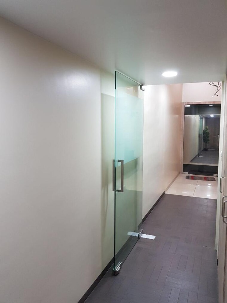 Room, satra-plaza Commercial Office Space 1750 Sq.Ft. In Vashi Sector 19d Navi Mumbai 9461419