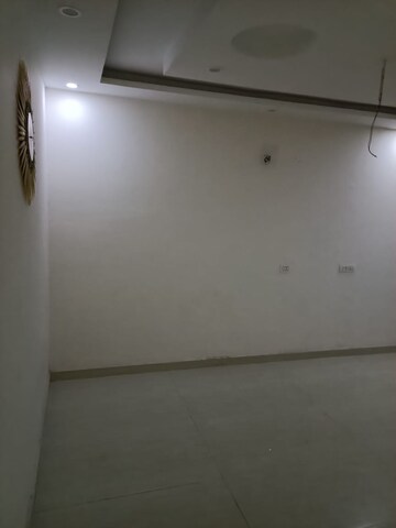 Room in 3 BHK Apartment at Prabhat Enclave Ghazipur, Ghazipur – for Rent