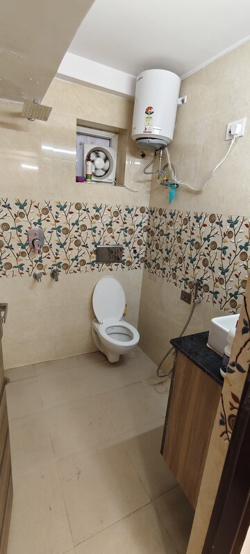 Bathroom in 1 BHK Apartment at Golf Links – for Rent
