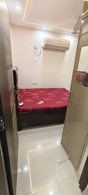 Room in 1 BHK Apartment at Golf Links – for Rent