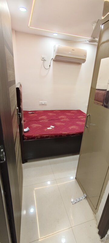 Room in 1 BHK Apartment at Golf Links – for Rent