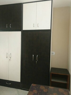 Furnished Amenities in 4 BHK Builder Floor at Navjeevan Vihar – for Rent