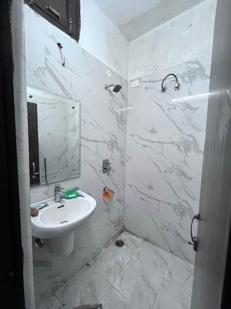 Bathroom, aura-homes 3 Bedroom 1800 Sq.Ft. Apartment In Patiala Road Zirakpur 9461498