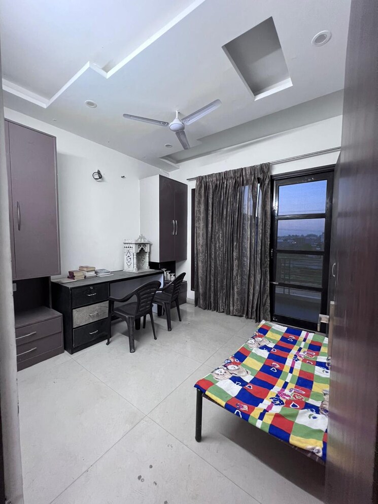 Bedroom, aura-homes 3 Bedroom 1800 Sq.Ft. Apartment In Patiala Road Zirakpur 9461498