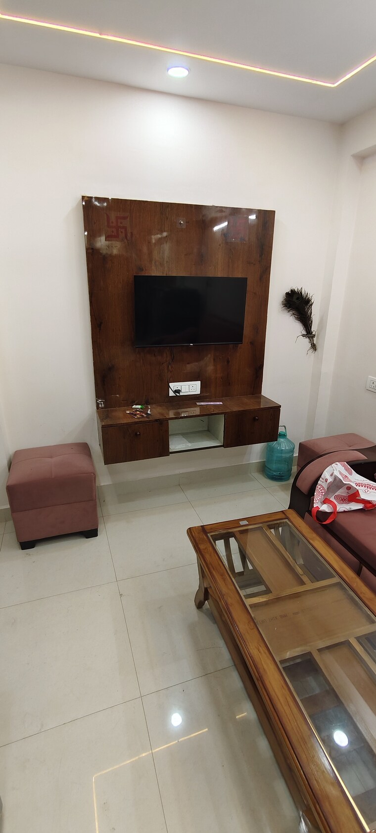 Living Room, golf links 1 Bedroom 500 Sq.Ft. Apartment In Golf Links Delhi 9461509