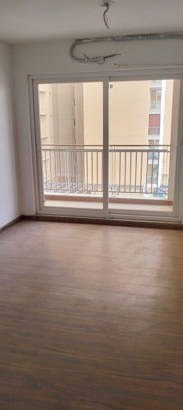 Room in 4 BHK Apartment at Rishita Manhattan, Gomti Nagar – for Sale