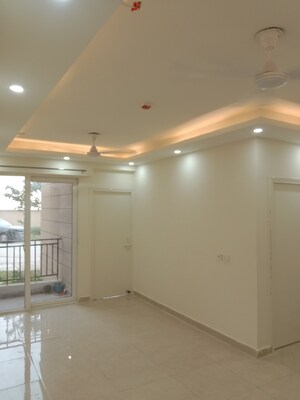 Room in 2 BHK Apartment at Signature Global Prime, Sector 63a – for Rent