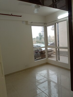 Room in 2 BHK Apartment at Signature Global Prime, Sector 63a – for Rent