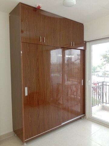 Room in 2 BHK Apartment at Signature Global Prime, Sector 63a – for Rent